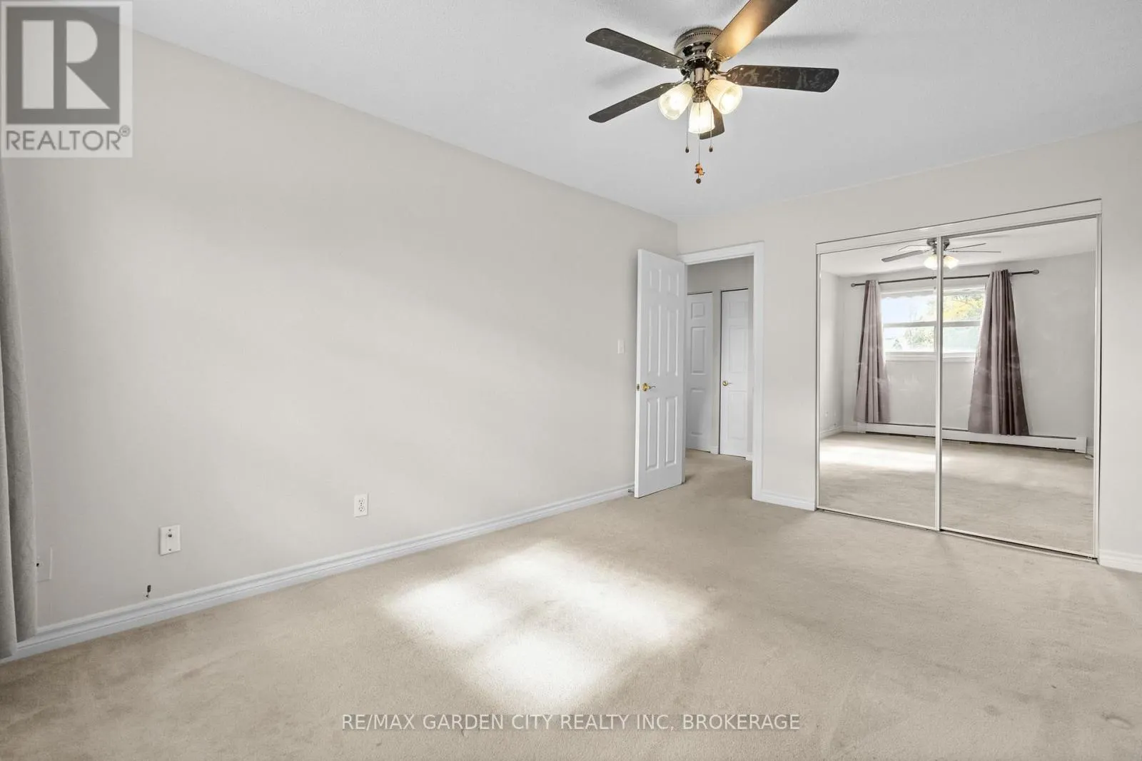 211 - 264 OAKDALE AVENUE #211