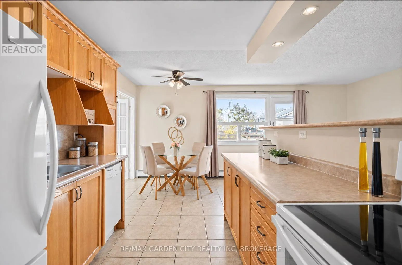 211 - 264 OAKDALE AVENUE #211