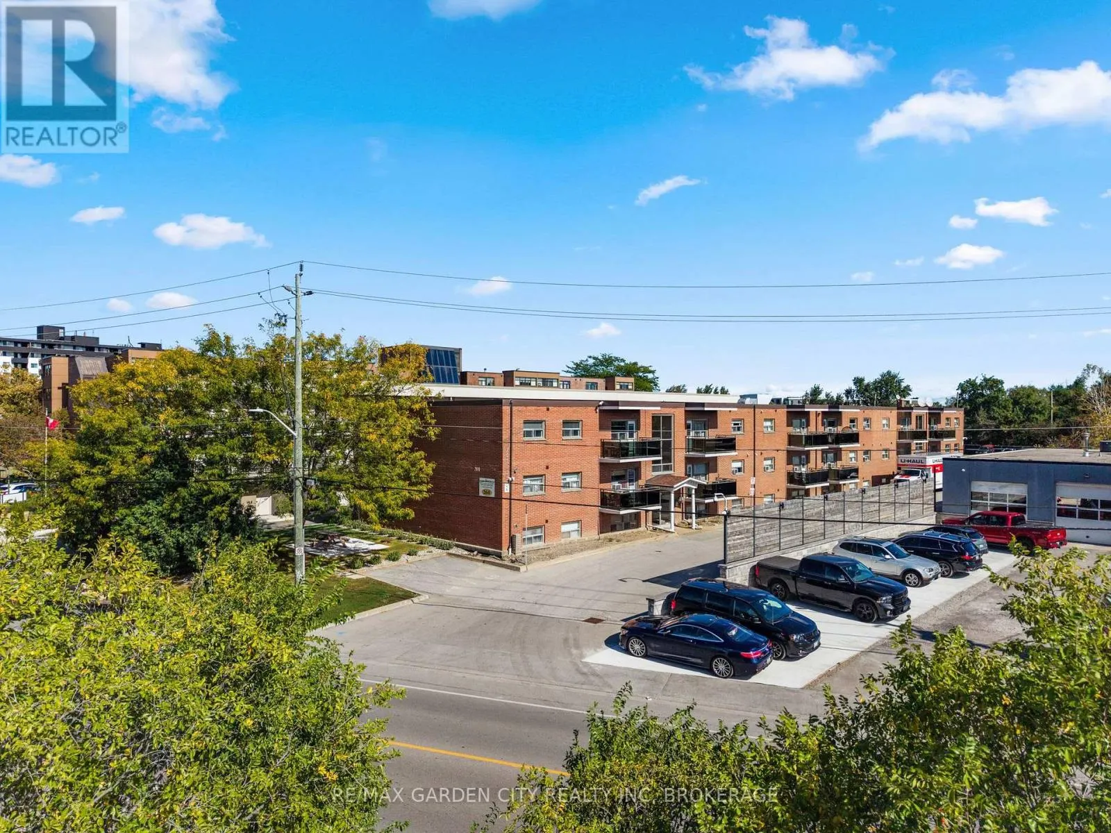 211 - 264 OAKDALE AVENUE #211