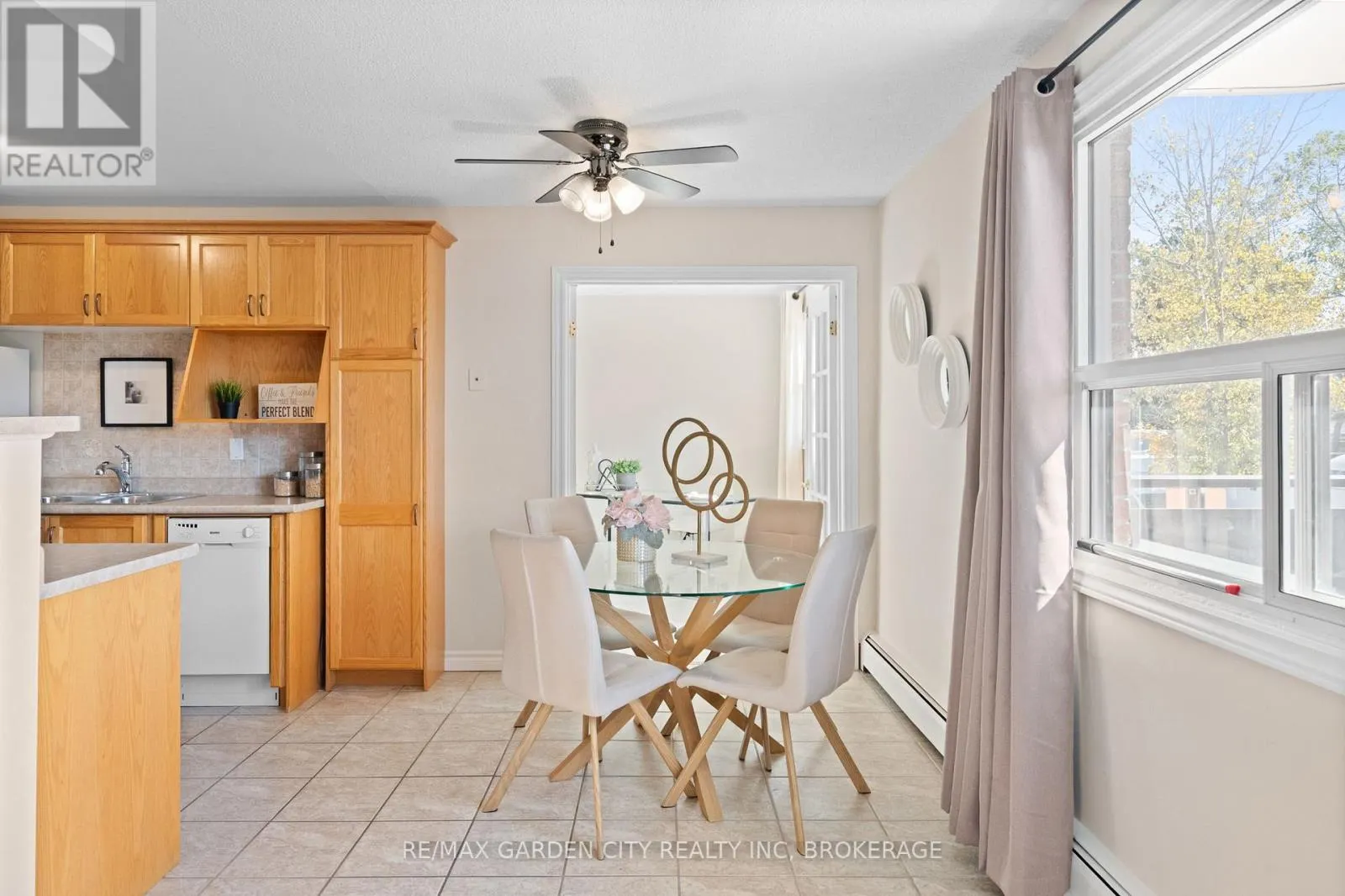 211 - 264 OAKDALE AVENUE #211