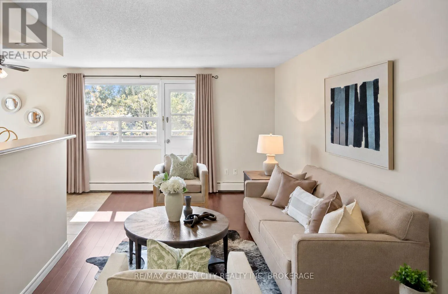 211 - 264 OAKDALE AVENUE #211