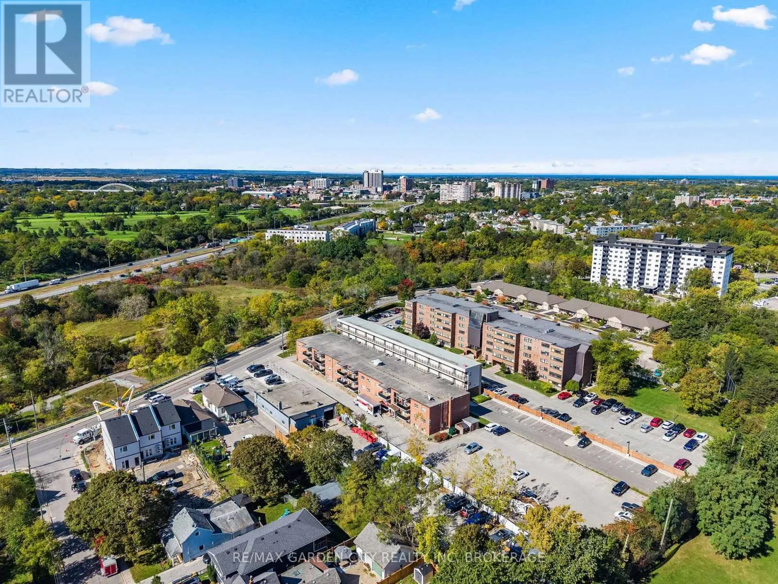 211 - 264 OAKDALE AVENUE #211