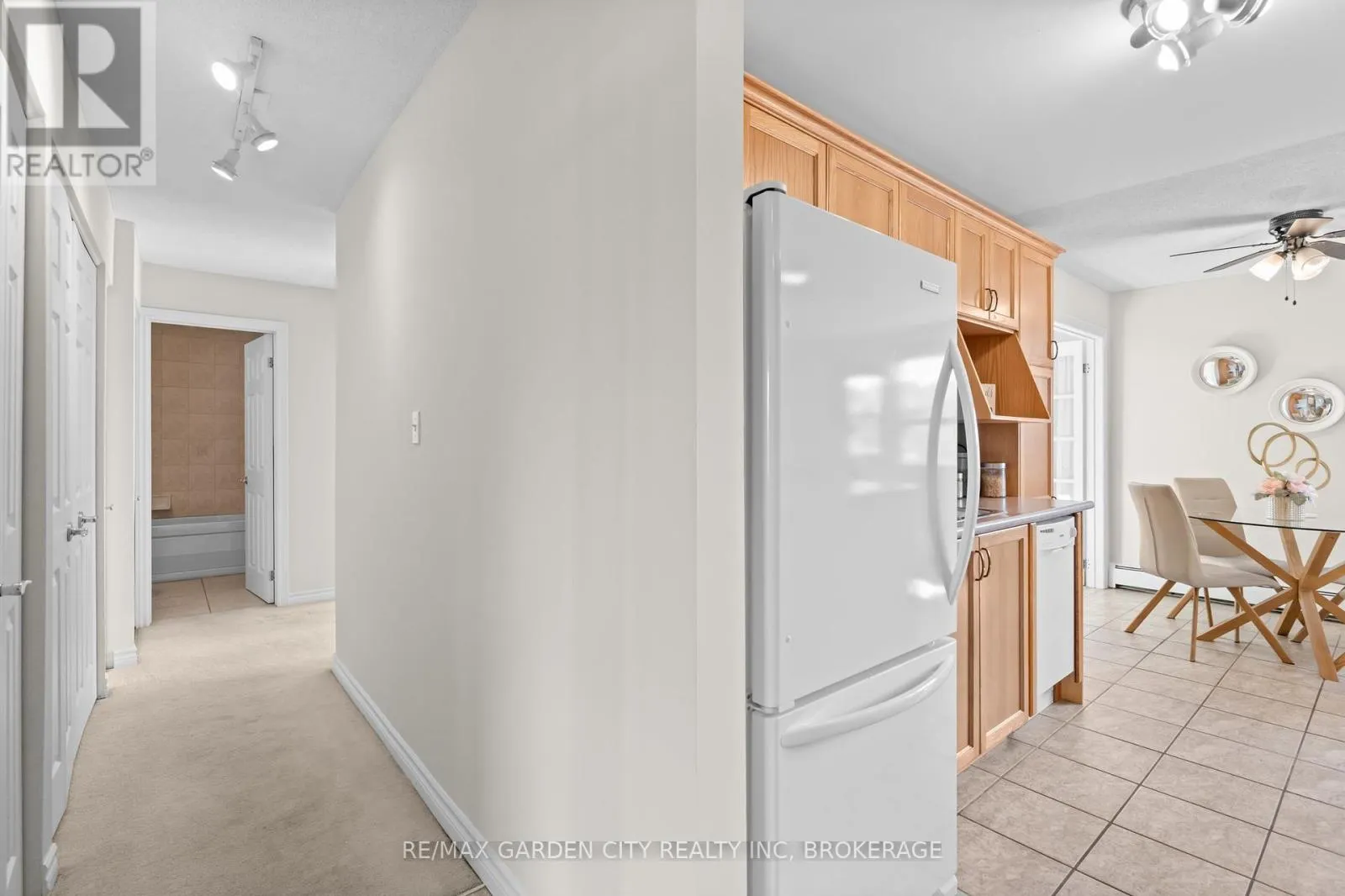 211 - 264 OAKDALE AVENUE #211