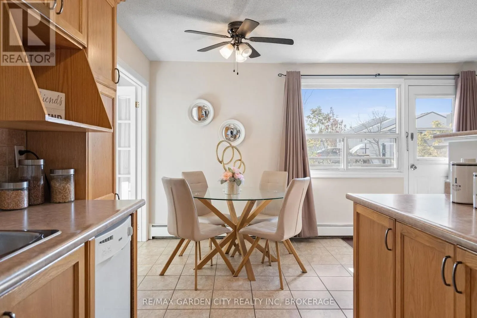 211 - 264 OAKDALE AVENUE #211