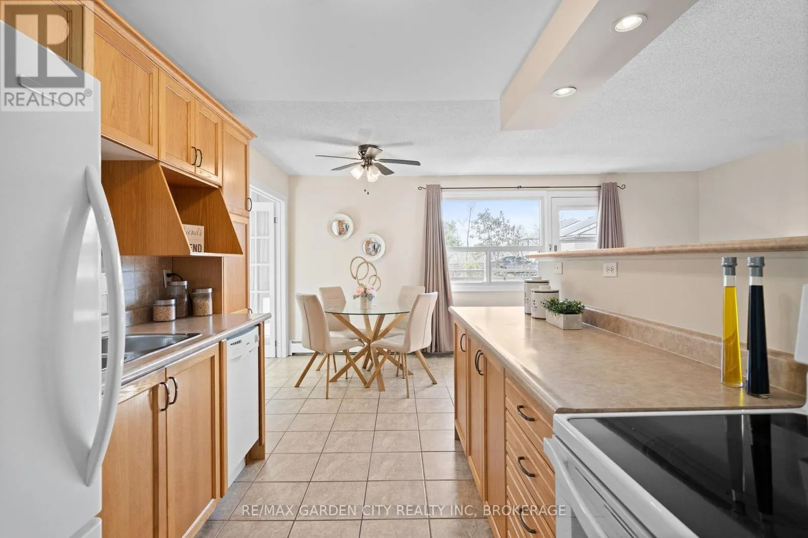 211 - 264 OAKDALE AVENUE #211