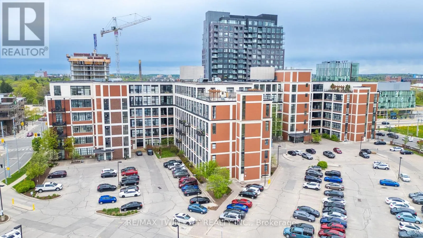 405 - 404 KING STREET W