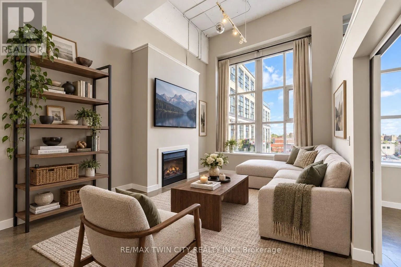 405 - 404 KING STREET W