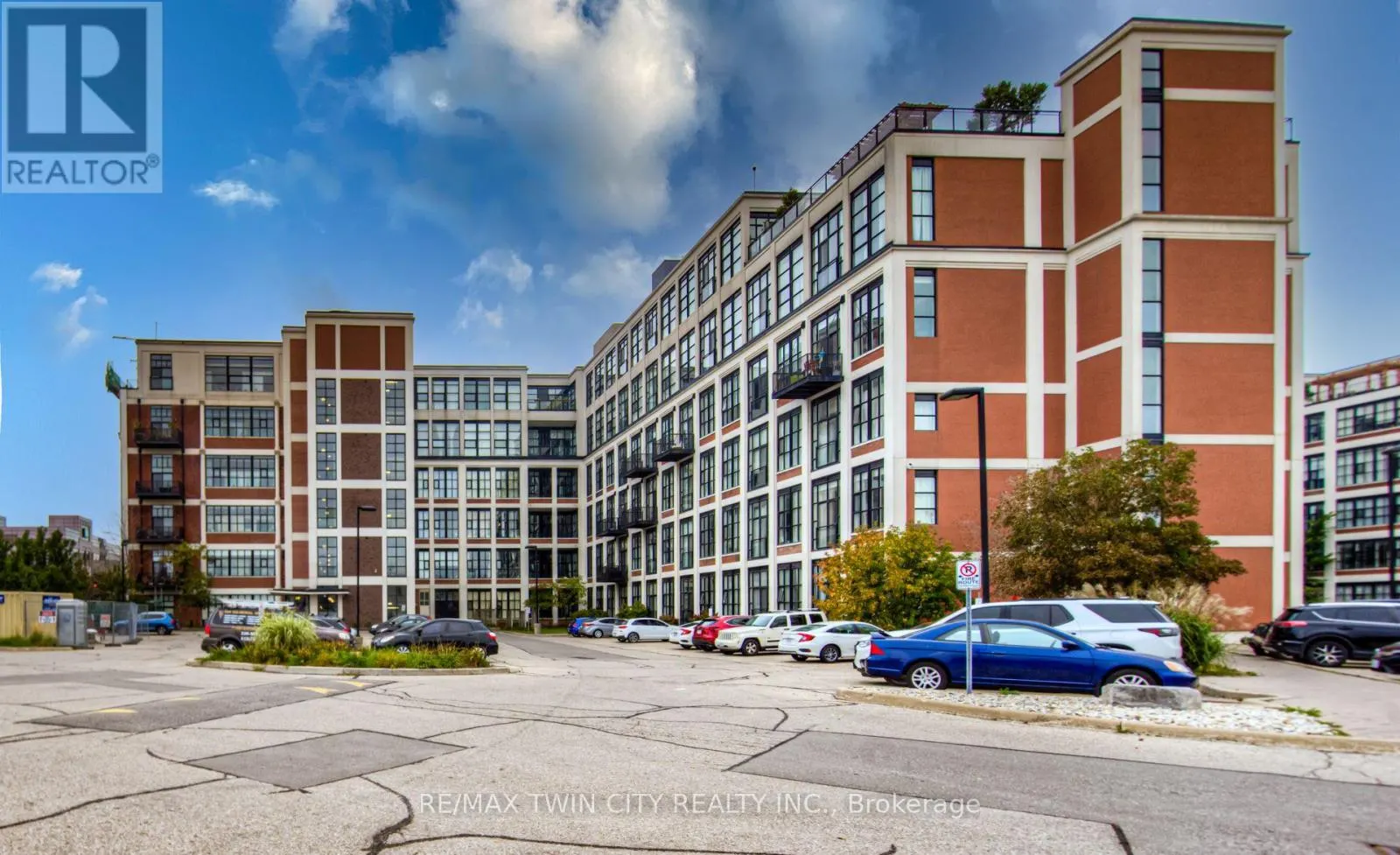 405 - 404 KING STREET W