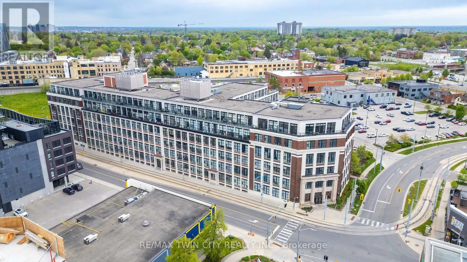 405 - 404 KING STREET W