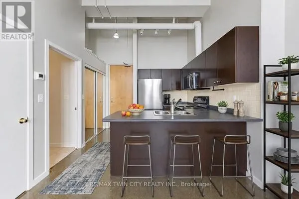 405 - 404 KING STREET W