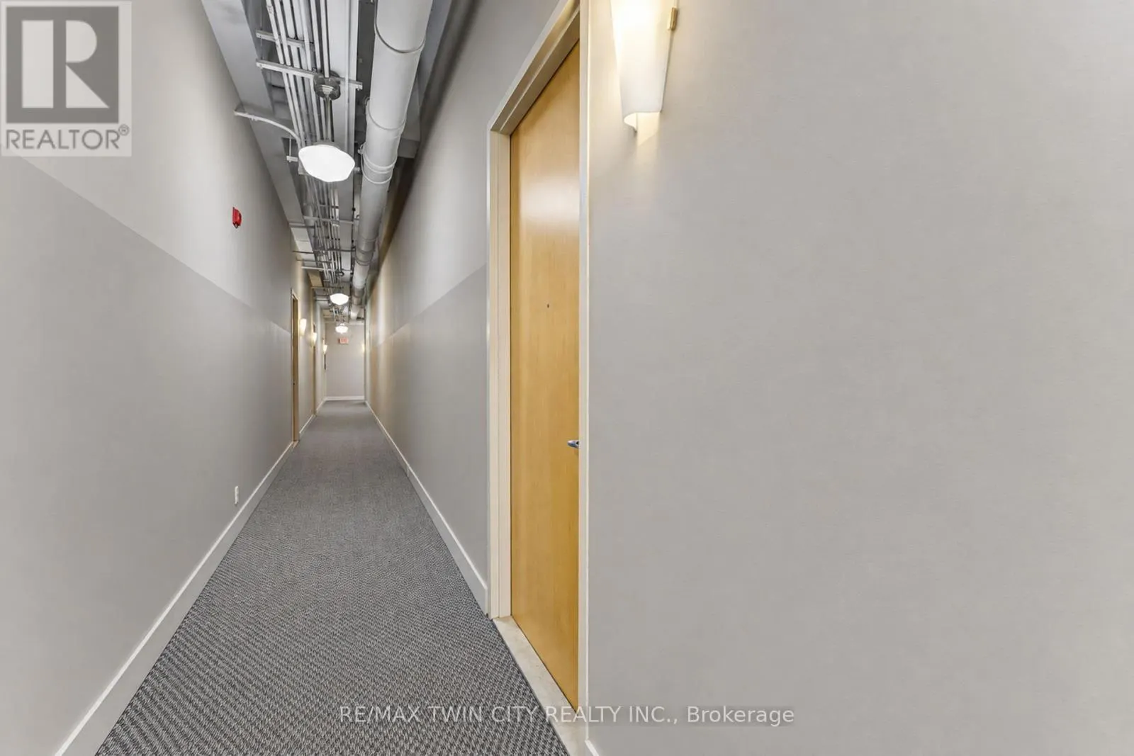 405 - 404 KING STREET W