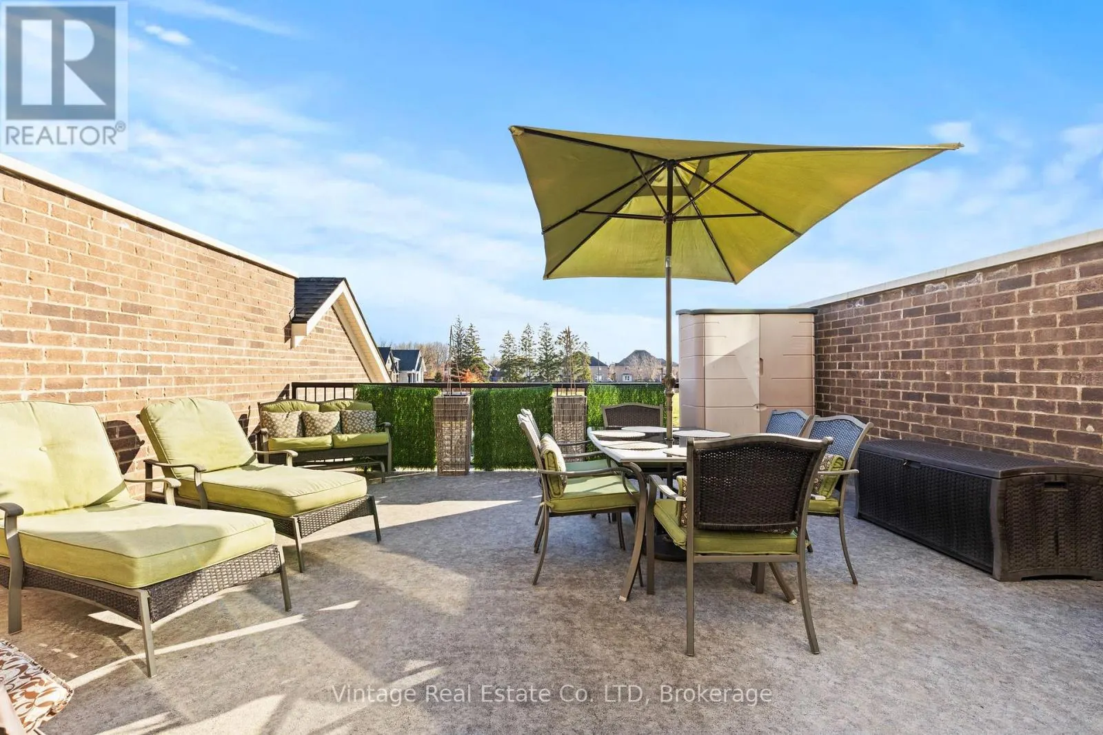 24 WILLOW BANK COMMON