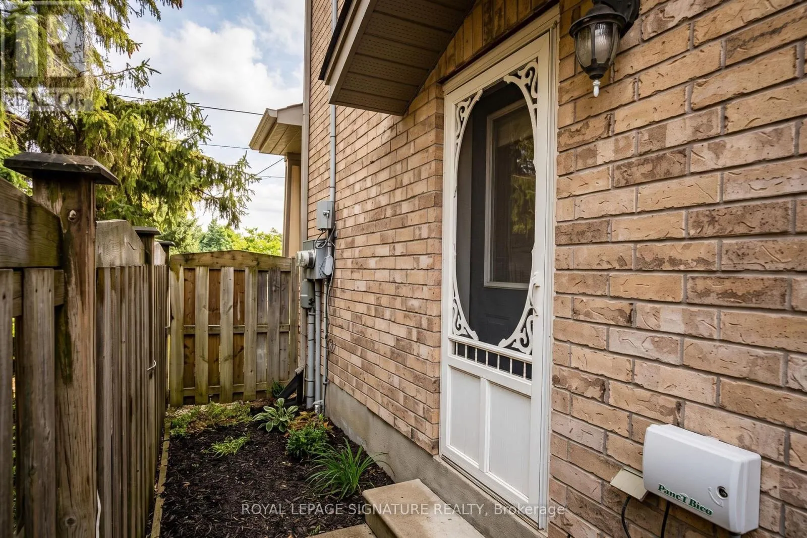 MAIN LEVEL - 654 ST DAVID STREET