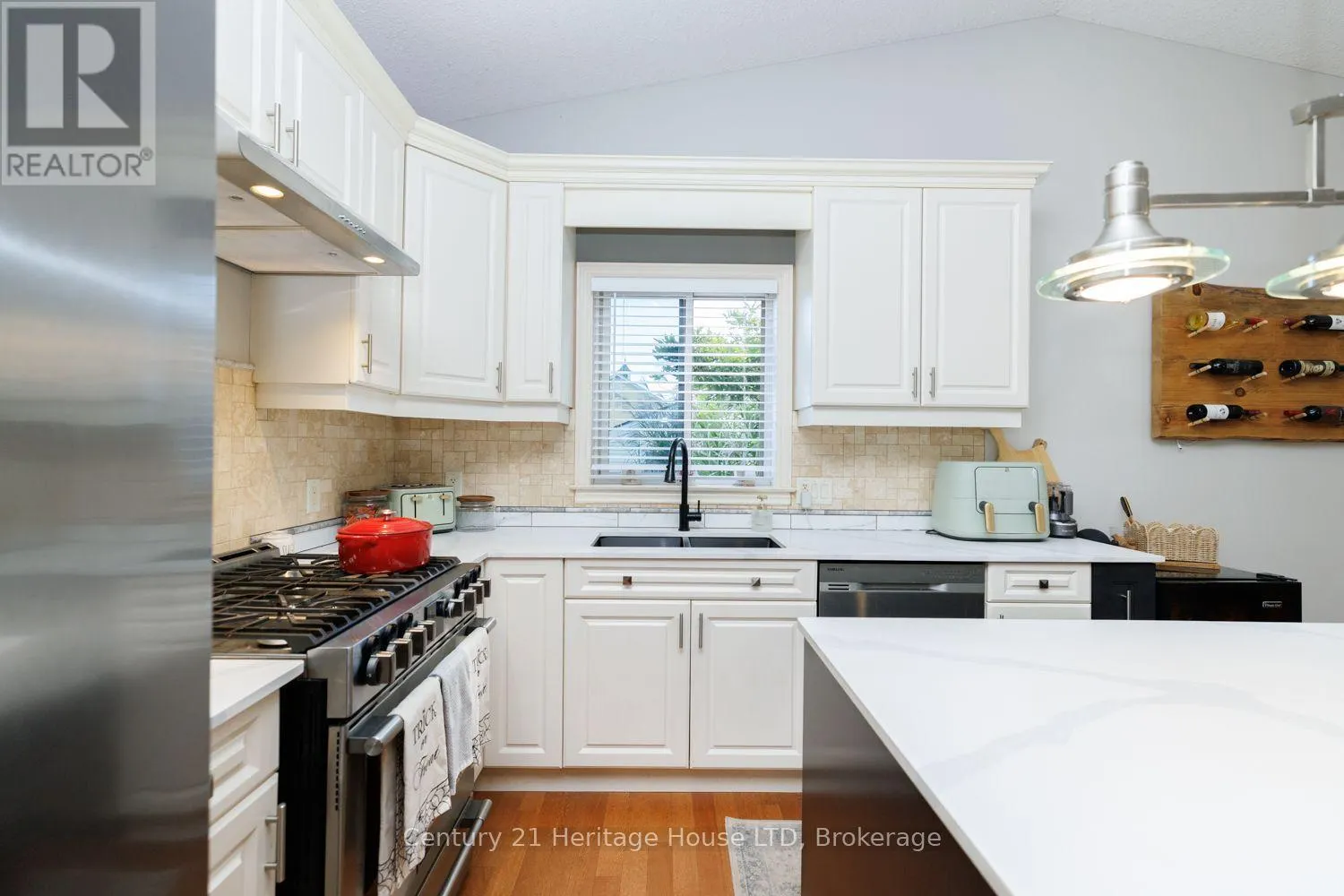 21 BURLEIGH ROAD S