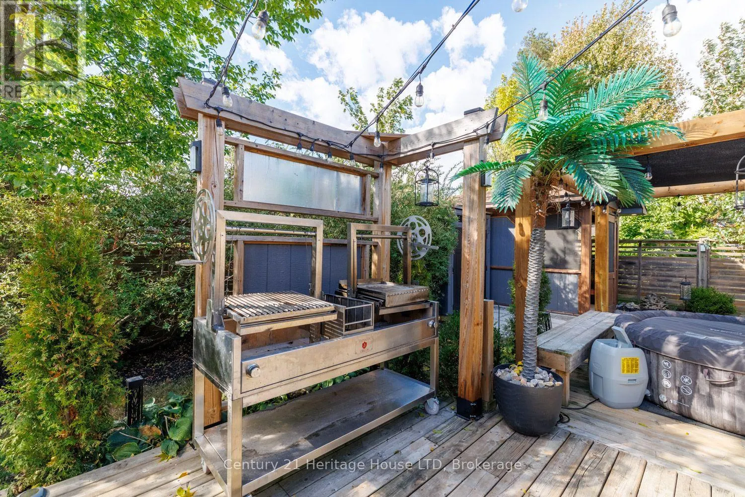 21 BURLEIGH ROAD S
