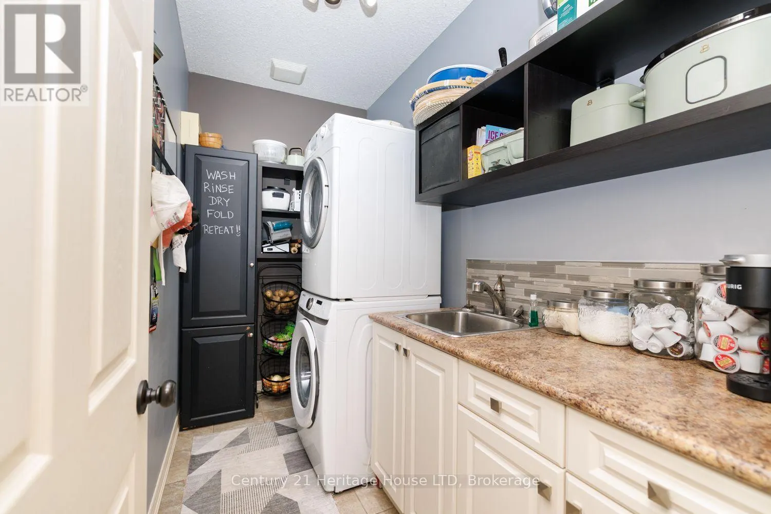 21 BURLEIGH ROAD S