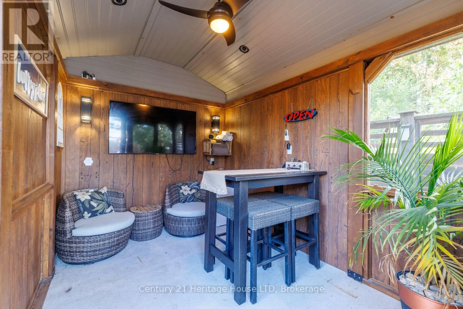 21 BURLEIGH ROAD S