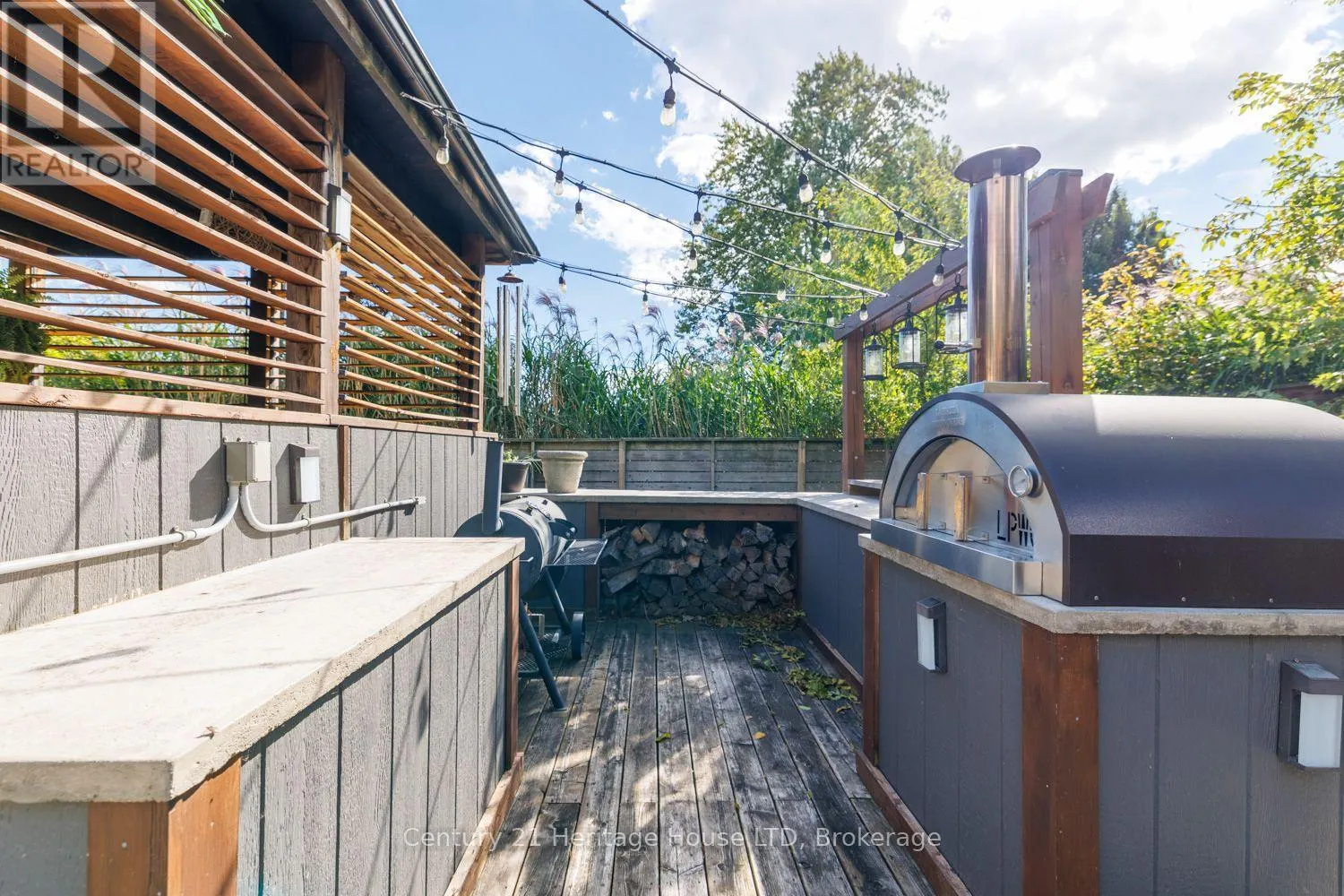 21 BURLEIGH ROAD S