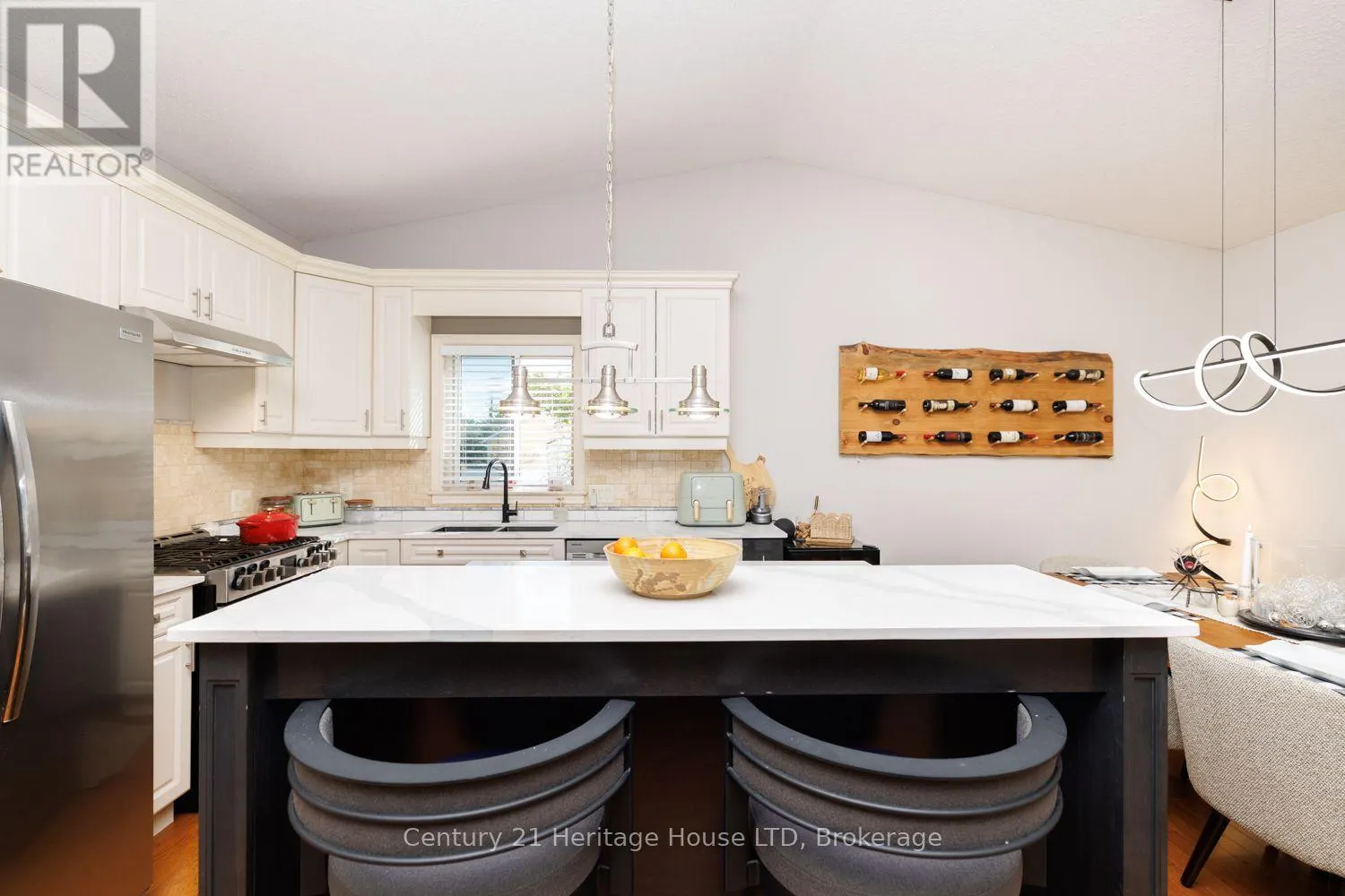 21 BURLEIGH ROAD S