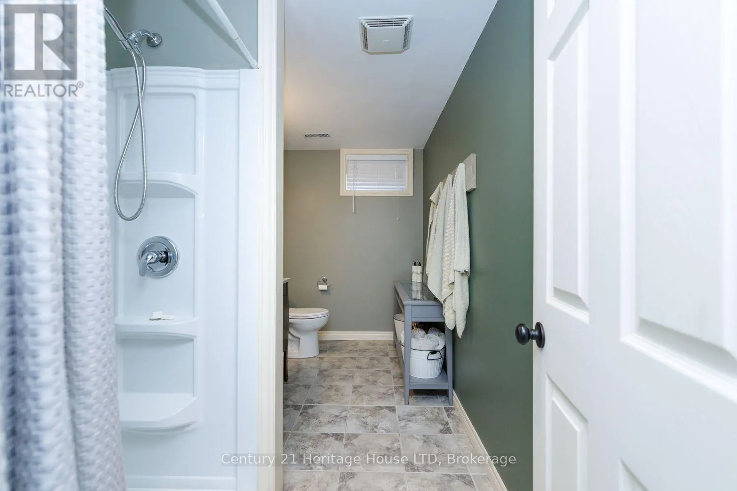 21 BURLEIGH ROAD S