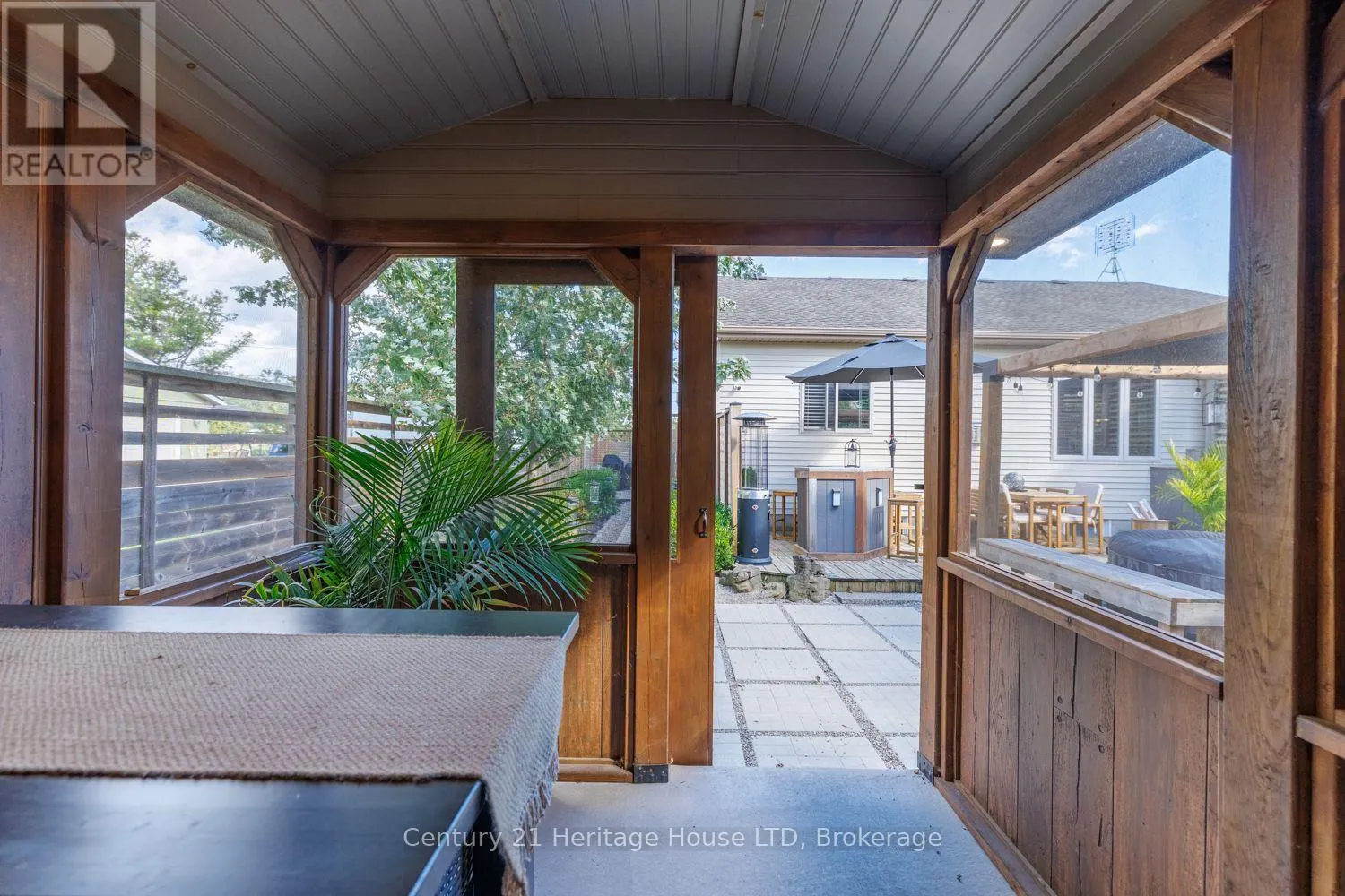 21 BURLEIGH ROAD S