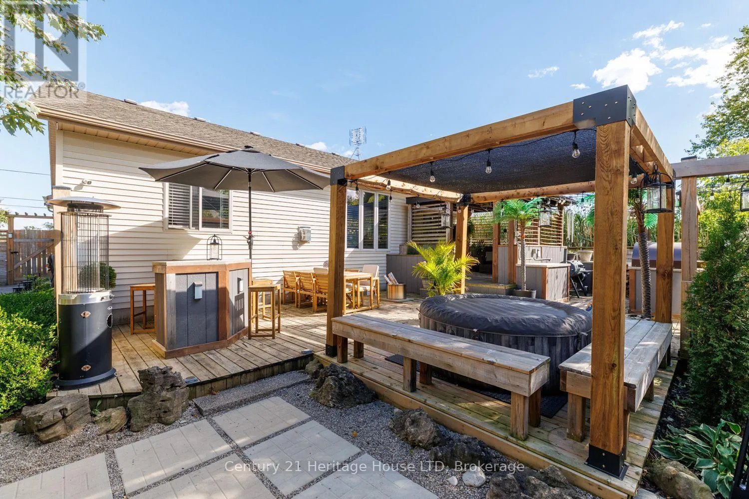 21 BURLEIGH ROAD S