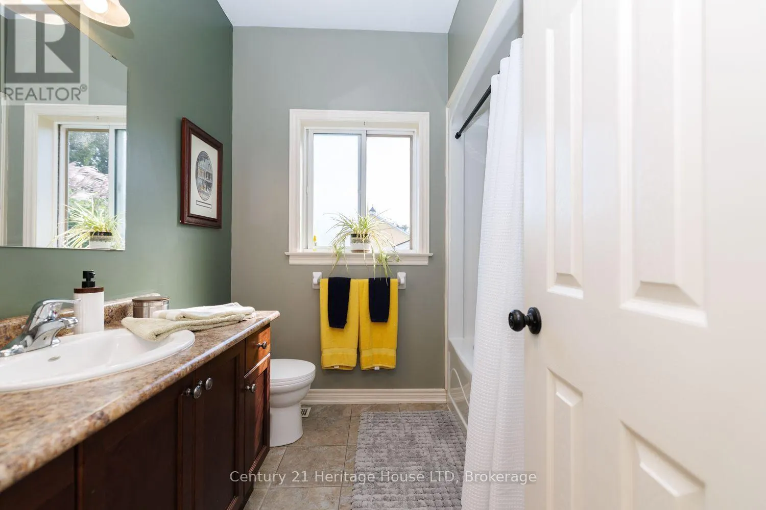 21 BURLEIGH ROAD S