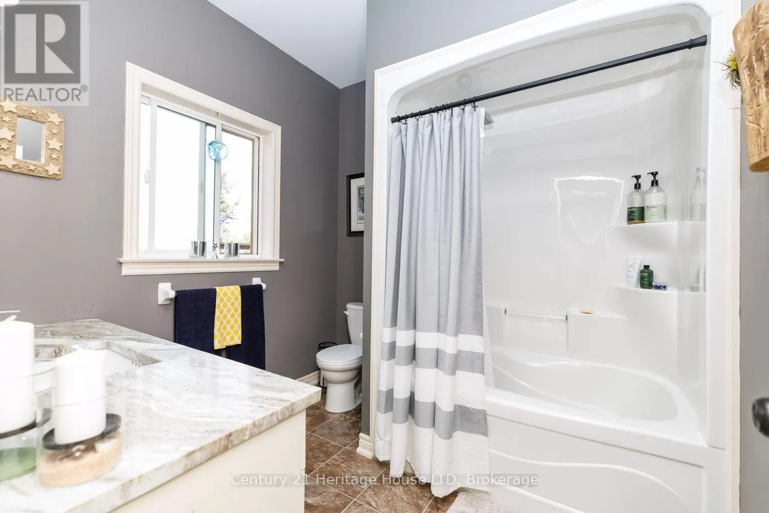 21 BURLEIGH ROAD S