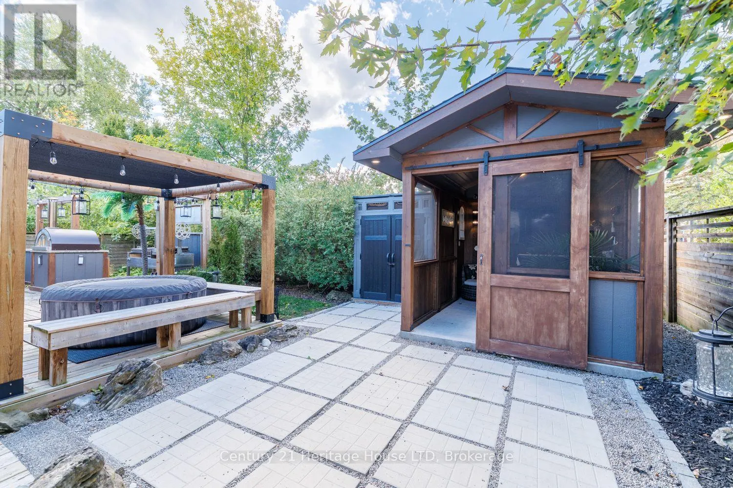 21 BURLEIGH ROAD S