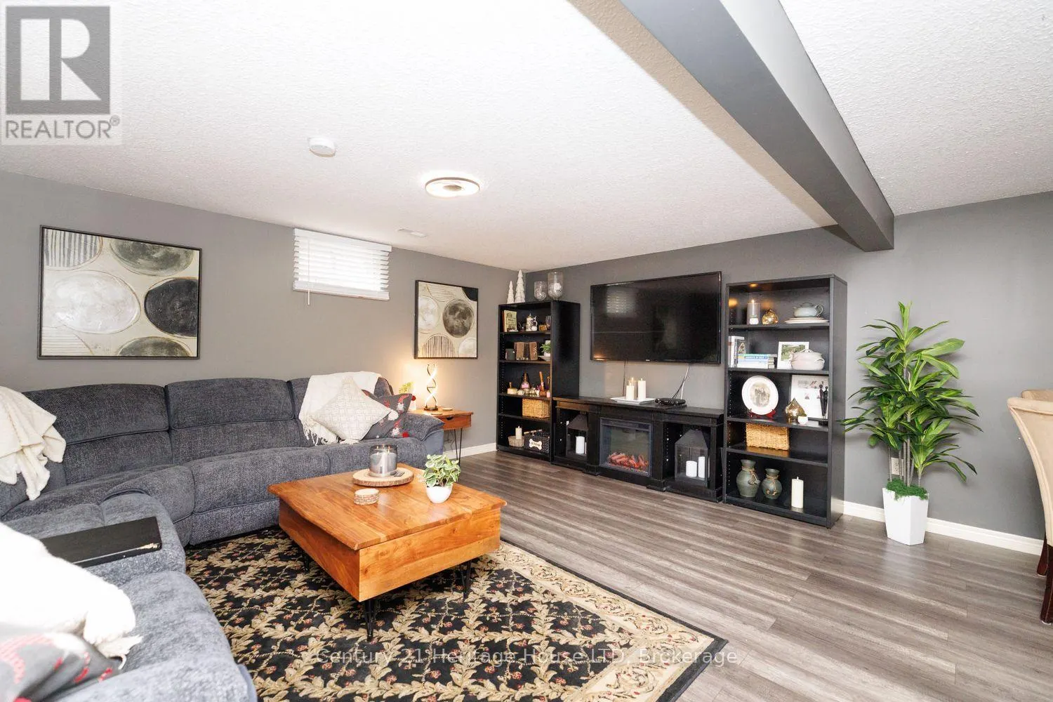 21 BURLEIGH ROAD S