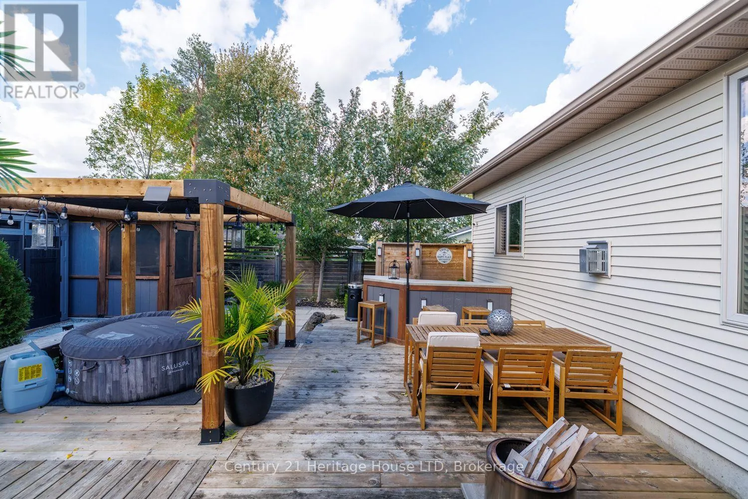 21 BURLEIGH ROAD S
