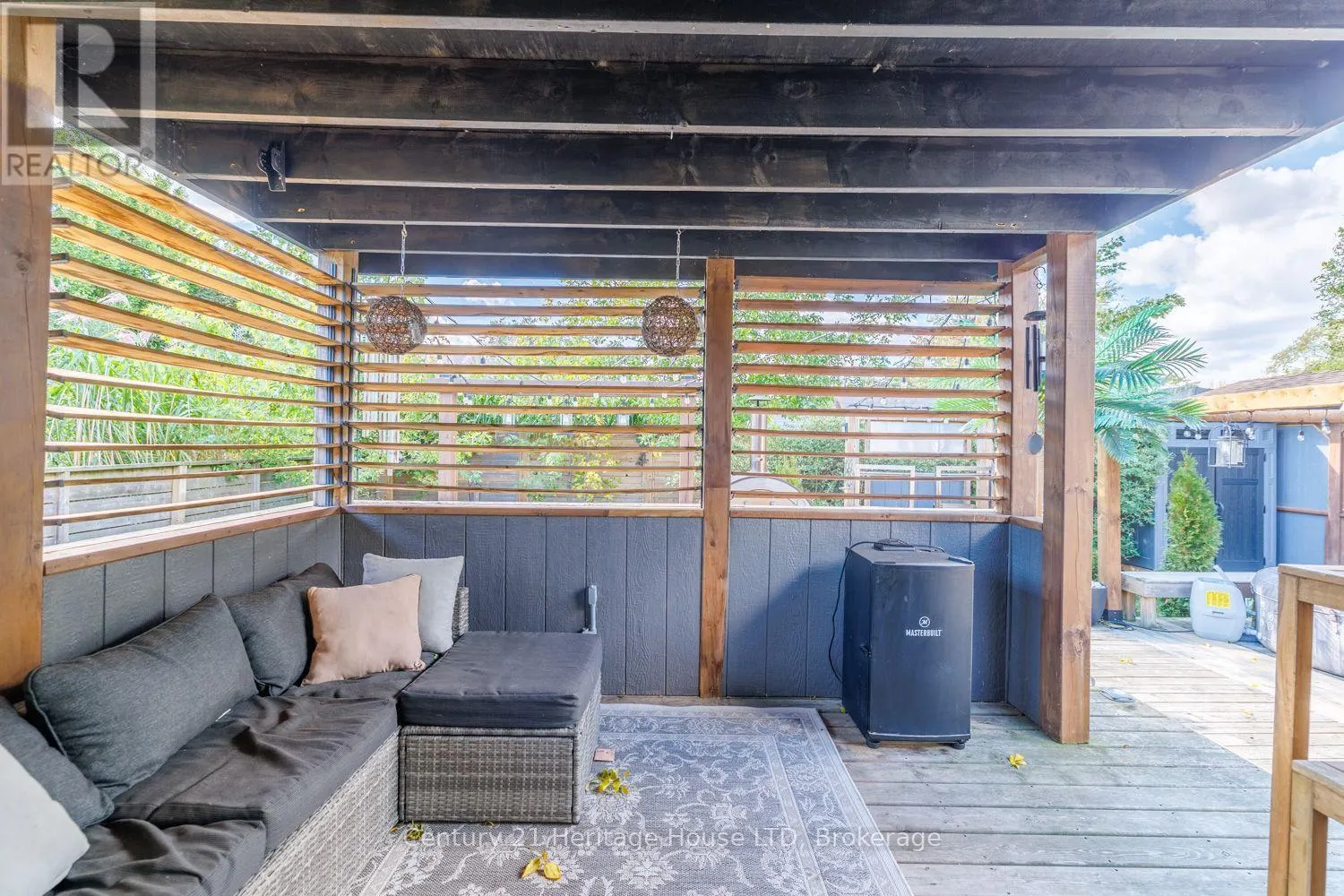 21 BURLEIGH ROAD S