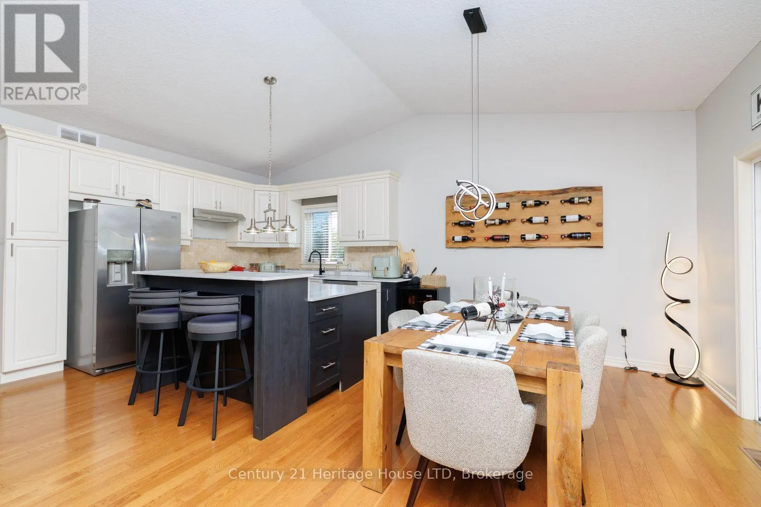 21 BURLEIGH ROAD S