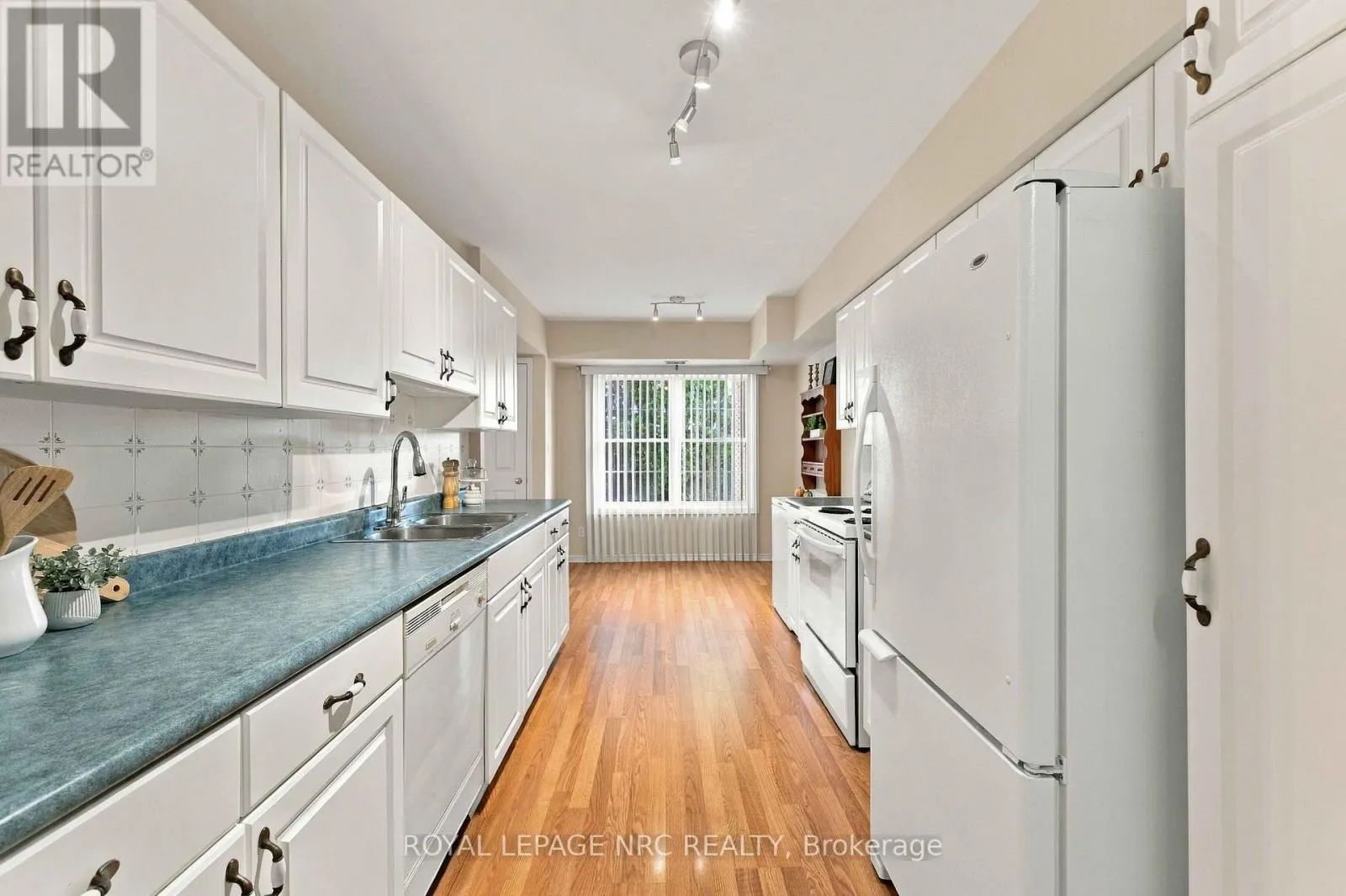 104 - 4090 JOHN CHARLES BOULEVARD #104