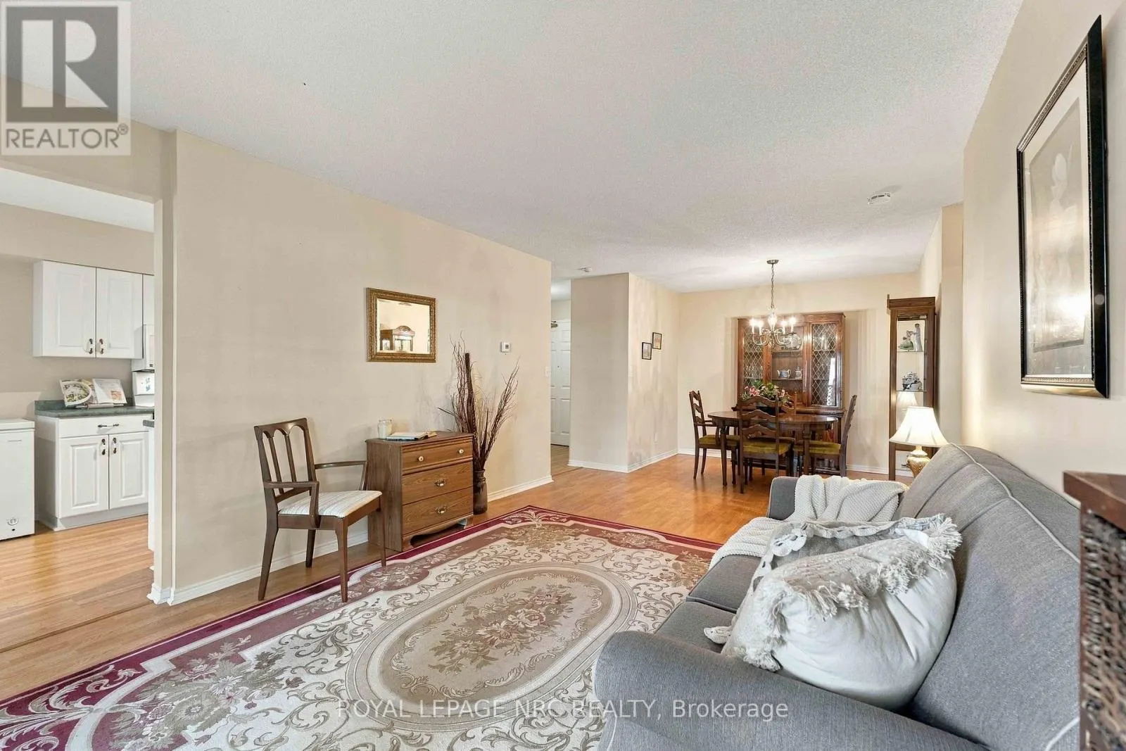 104 - 4090 JOHN CHARLES BOULEVARD #104