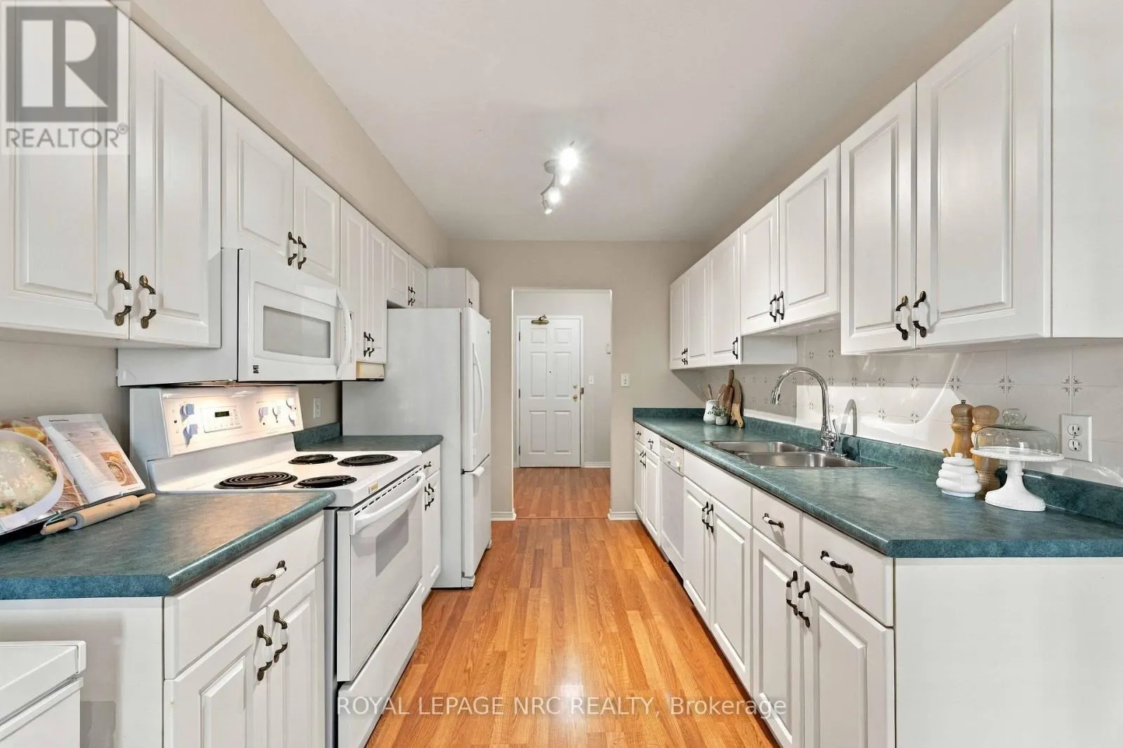 104 - 4090 JOHN CHARLES BOULEVARD #104