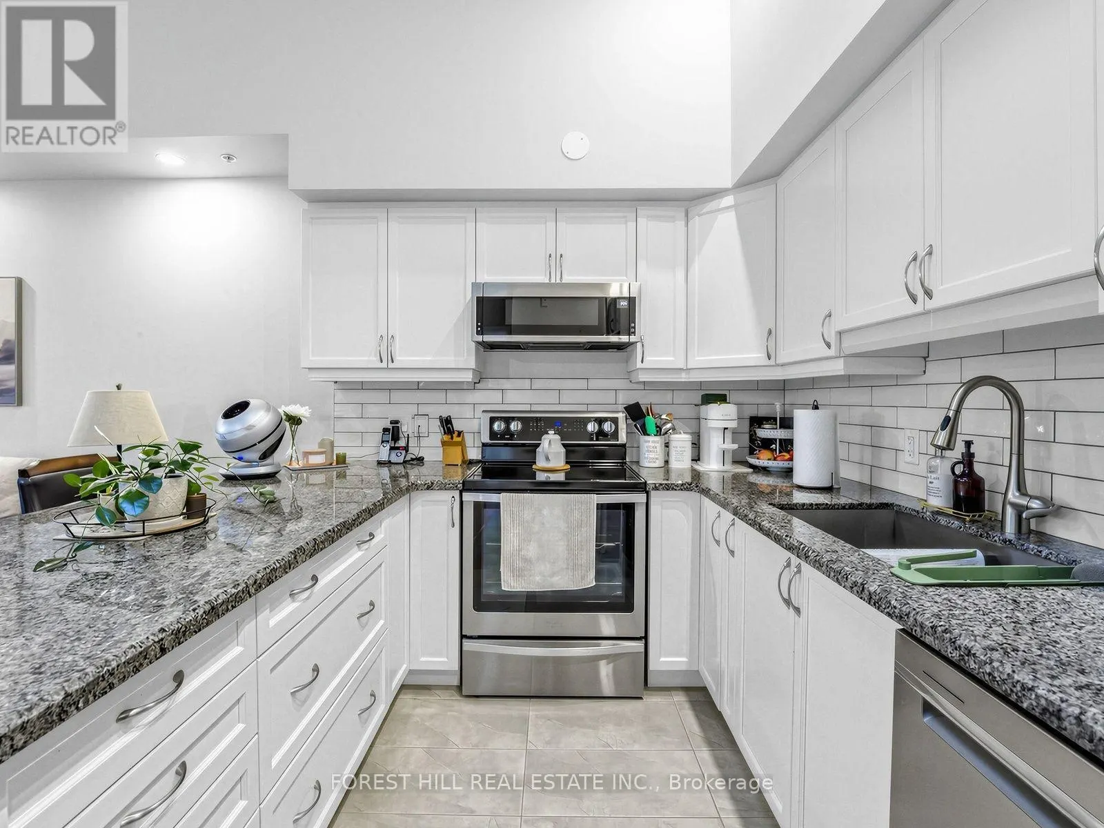 313 - 170 ROCKHAVEN LANE