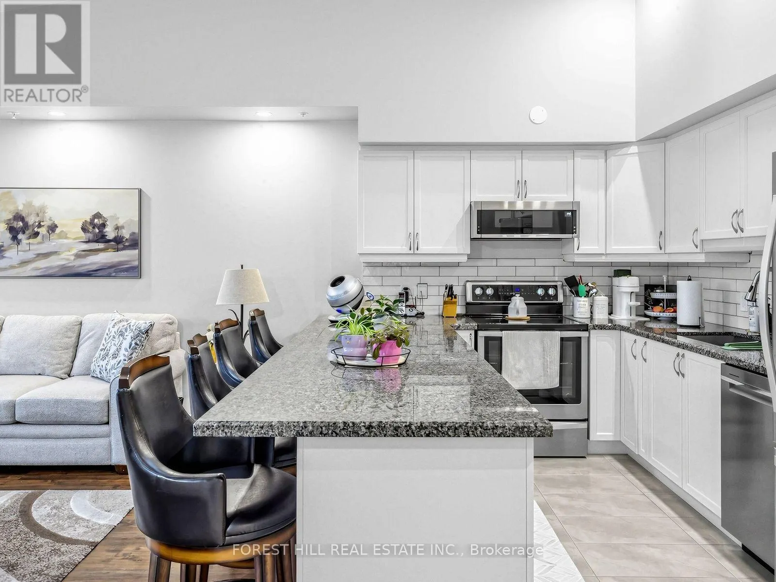 313 - 170 ROCKHAVEN LANE
