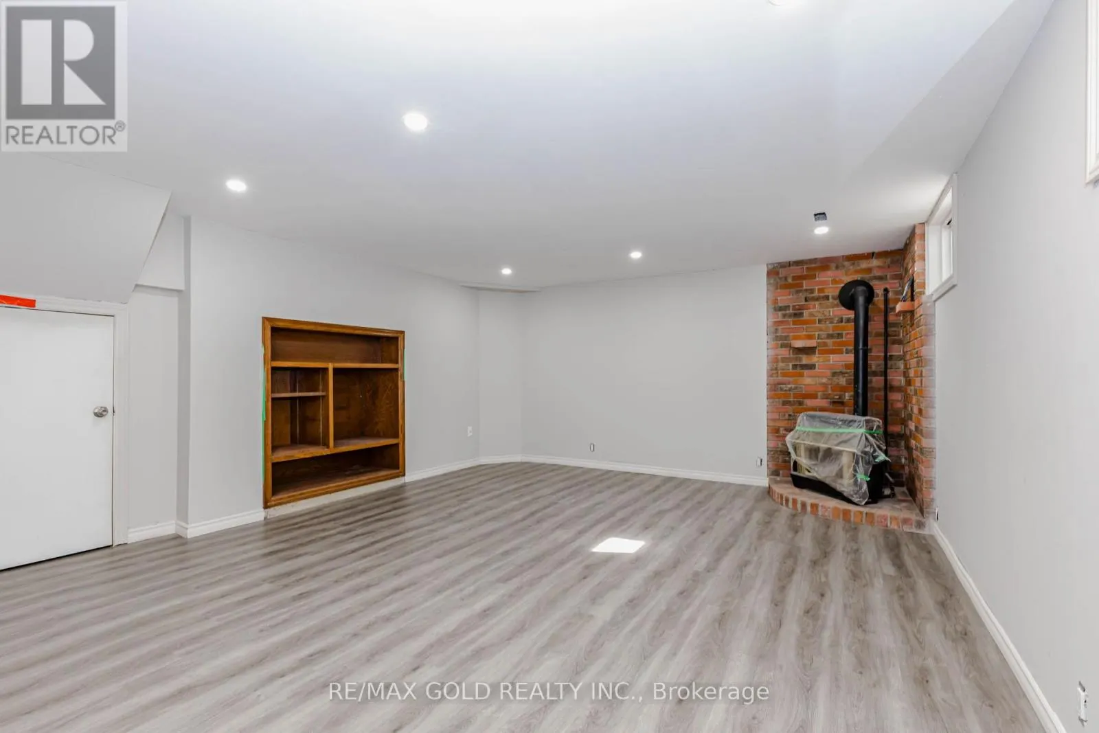 85 WILLIAMSBURG ROAD
