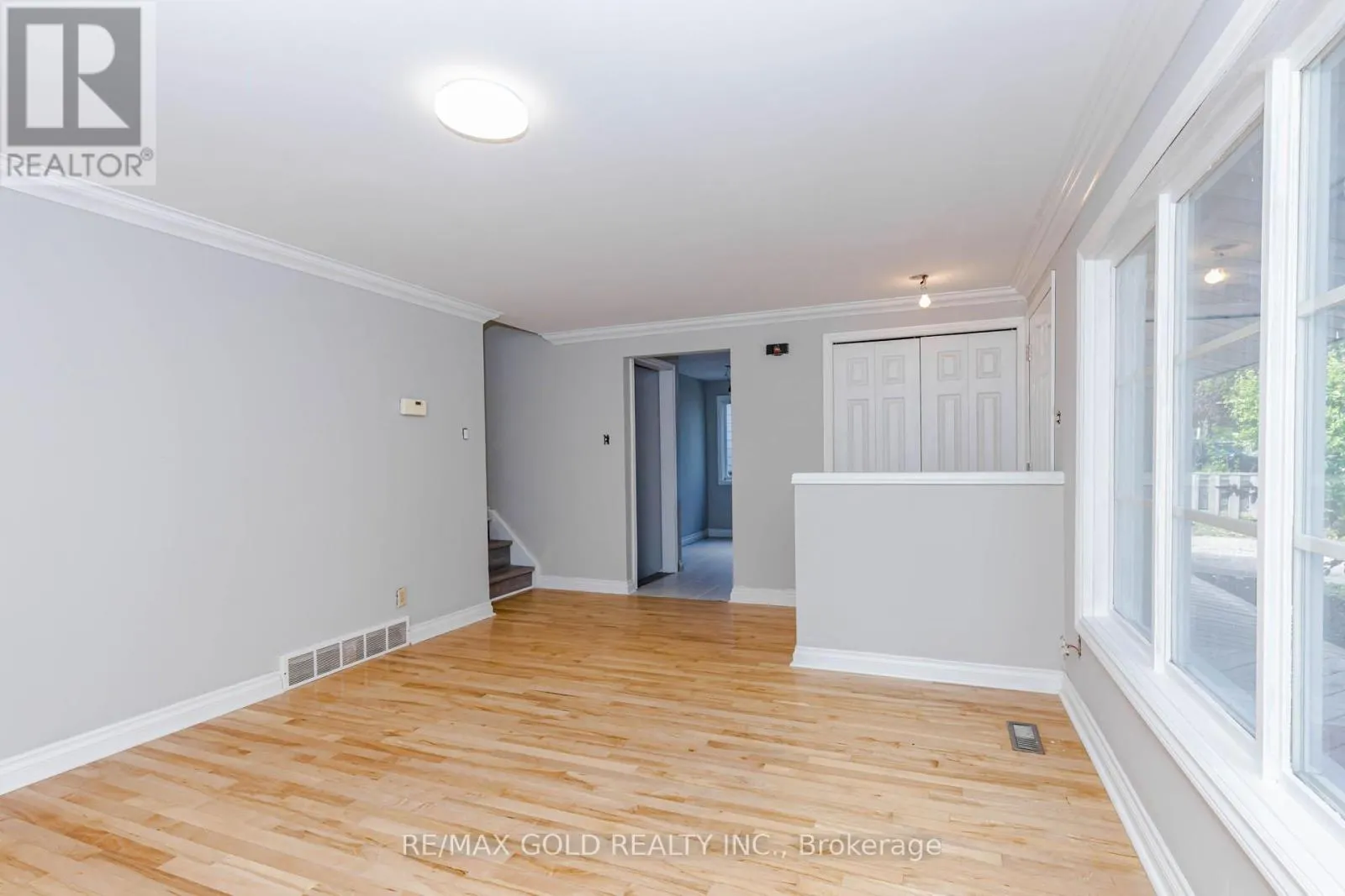 85 WILLIAMSBURG ROAD