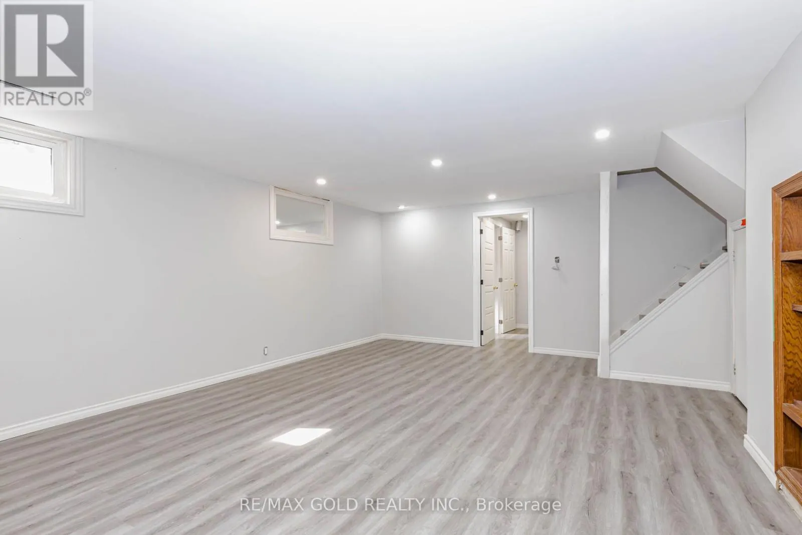 85 WILLIAMSBURG ROAD
