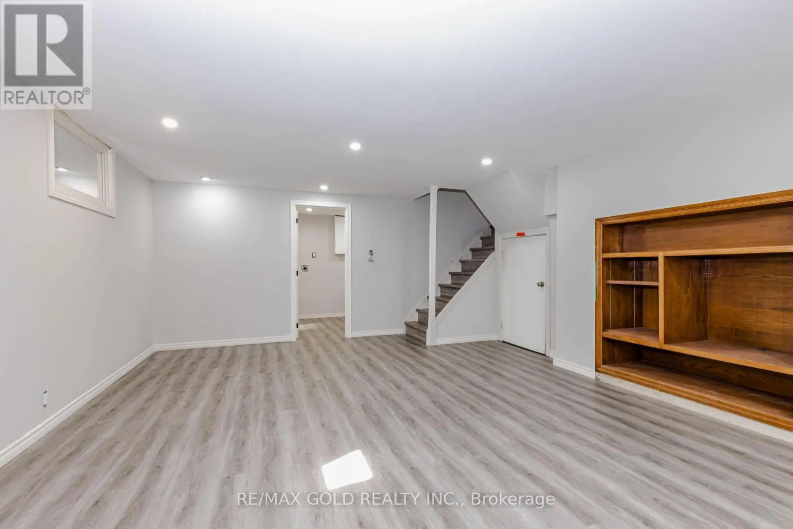 85 WILLIAMSBURG ROAD