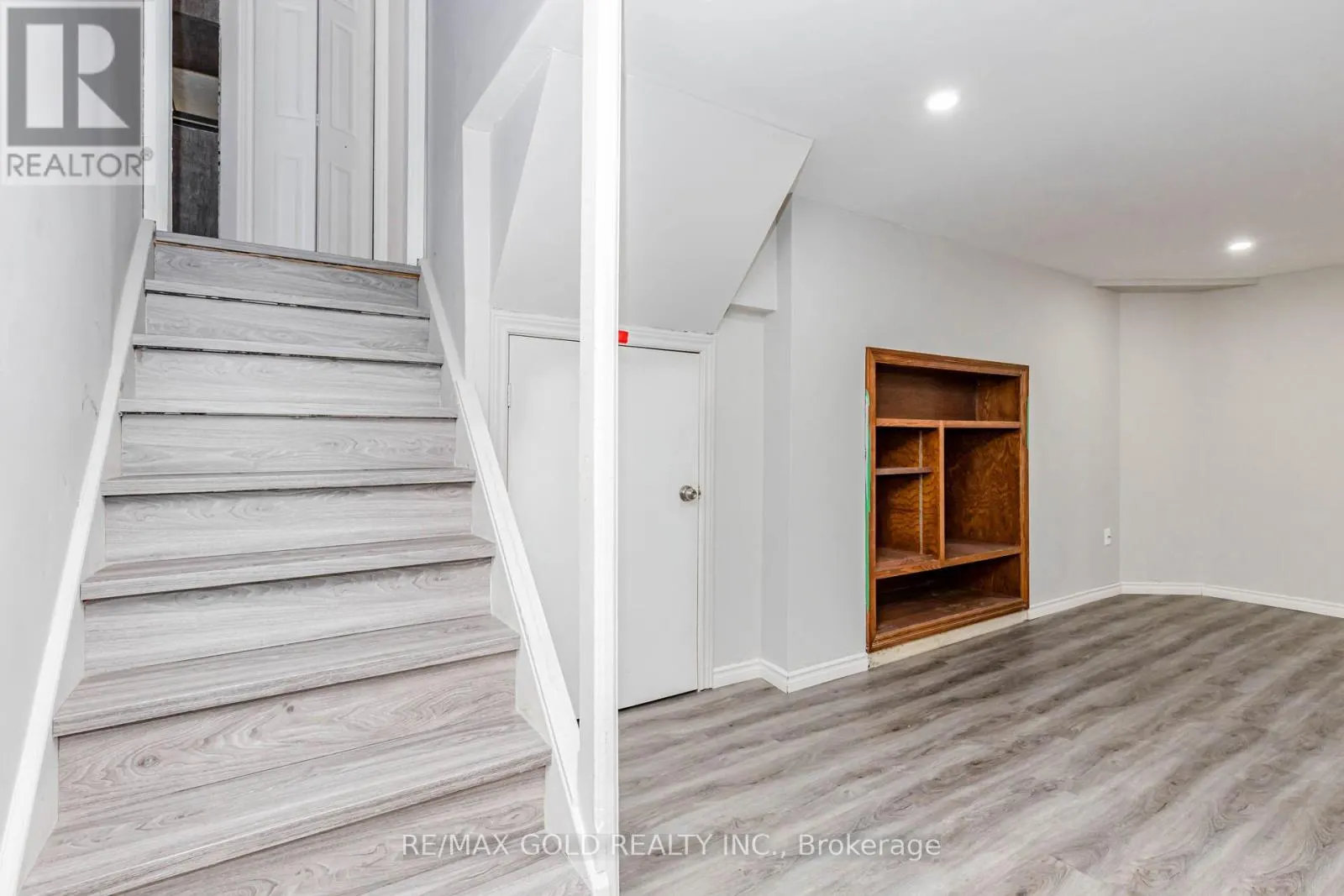 85 WILLIAMSBURG ROAD