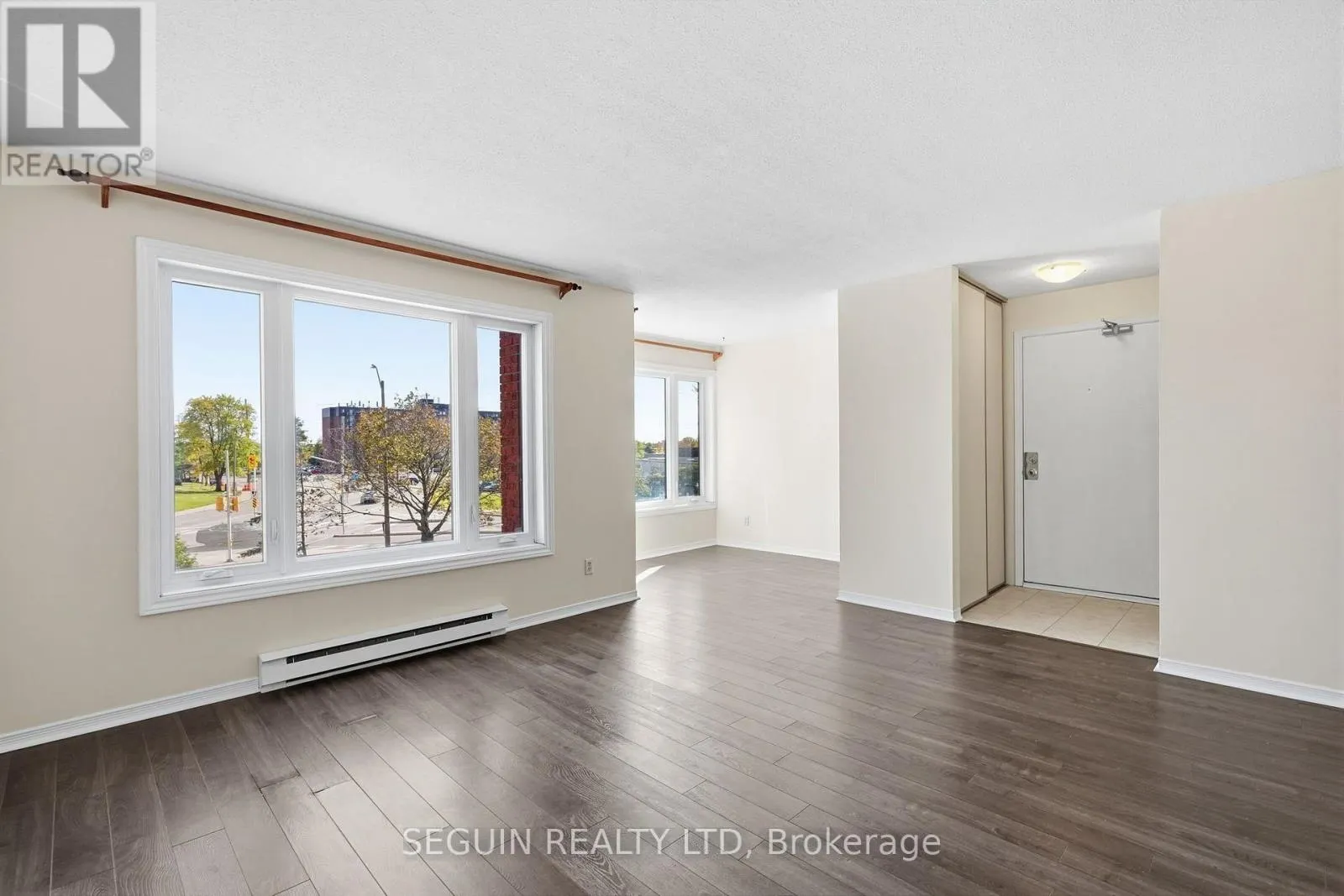 302 - 1974 ST LAURENT BOULEVARD