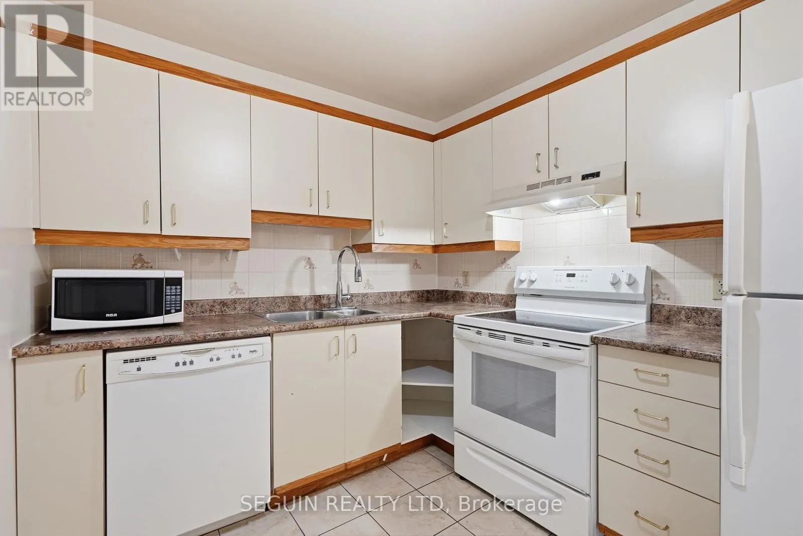 302 - 1974 ST LAURENT BOULEVARD