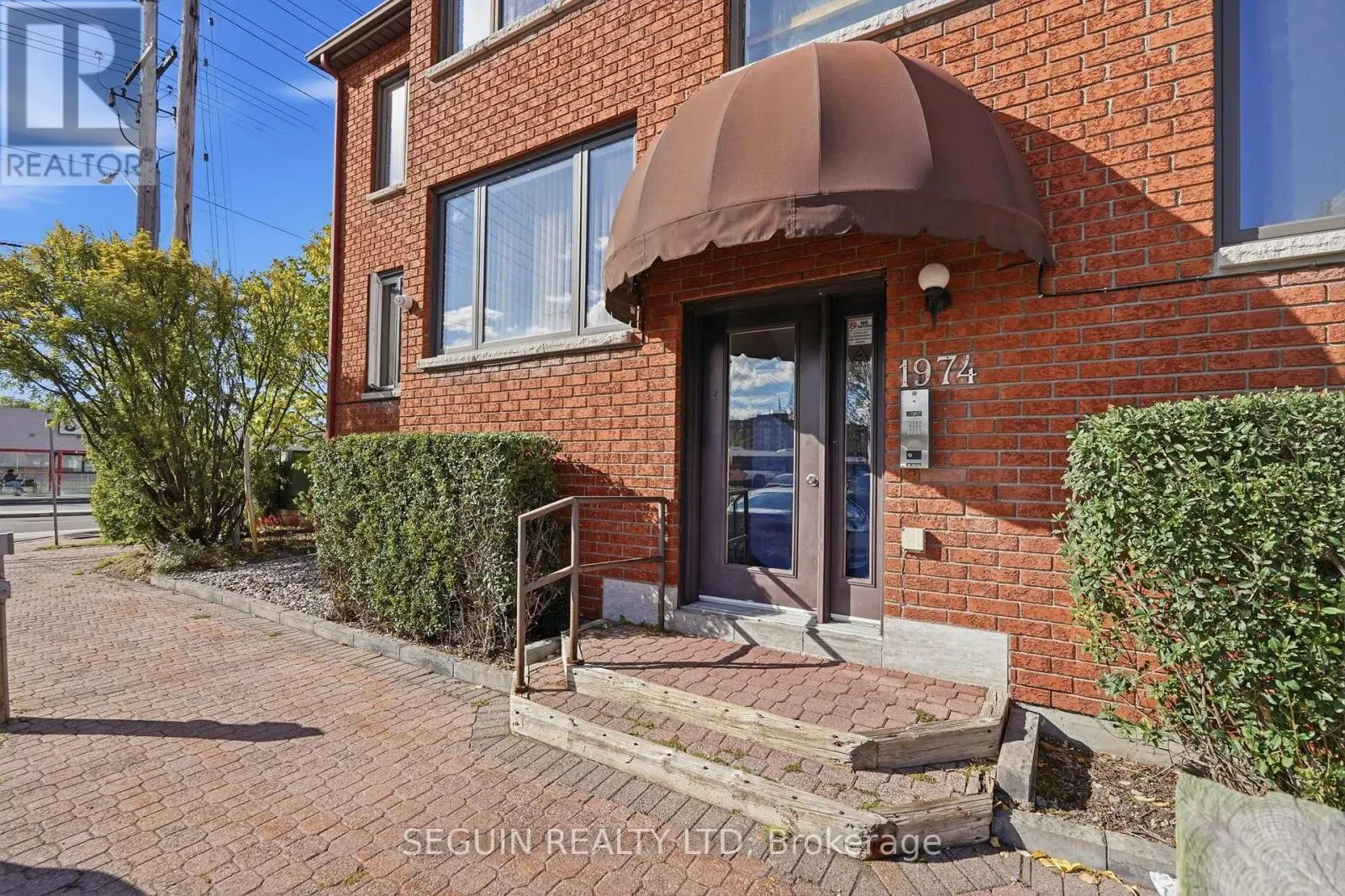 302 - 1974 ST LAURENT BOULEVARD