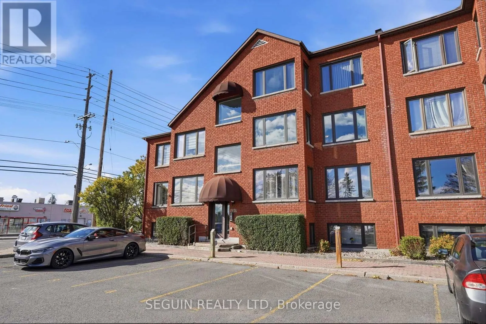 302 - 1974 ST LAURENT BOULEVARD