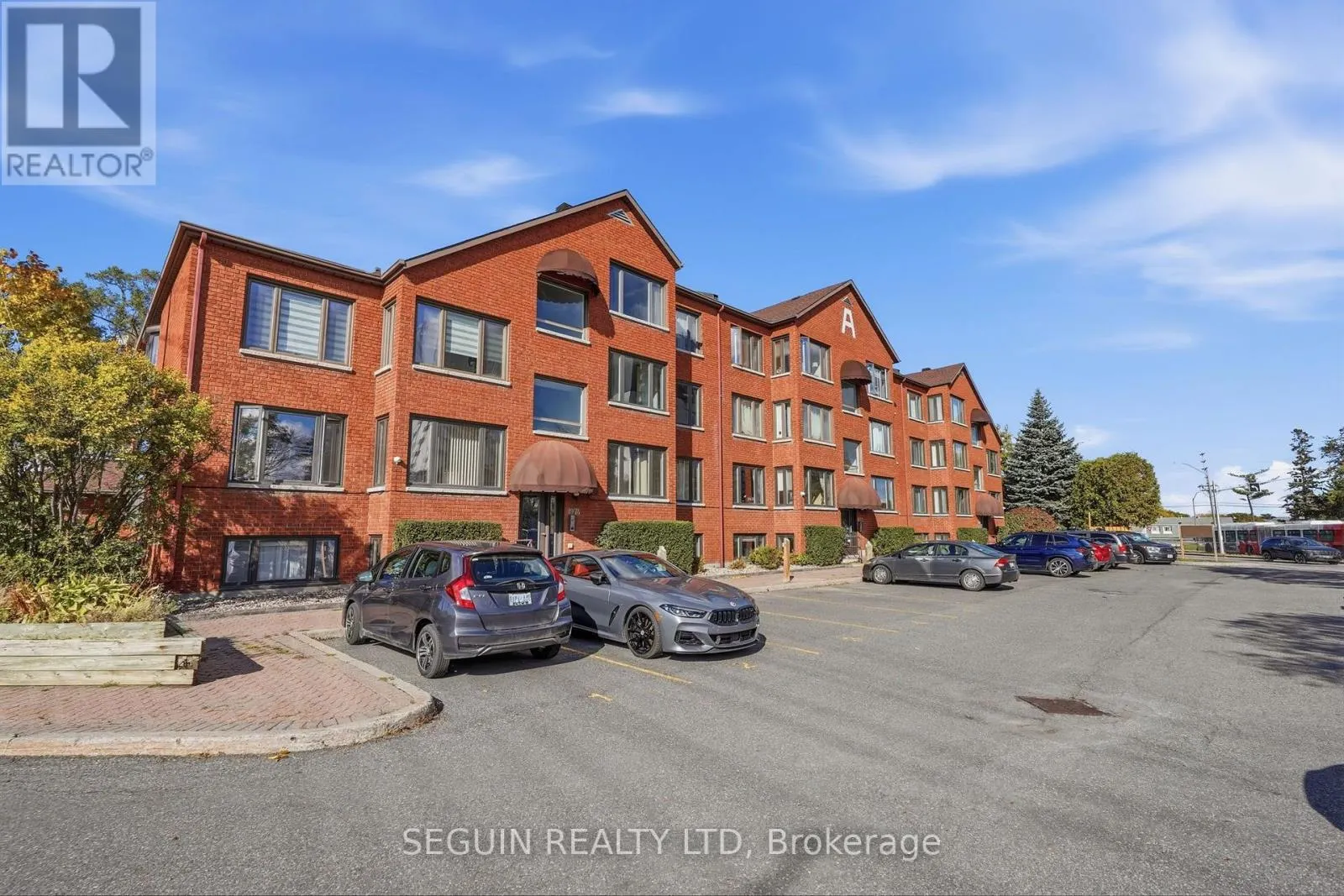 302 - 1974 ST LAURENT BOULEVARD