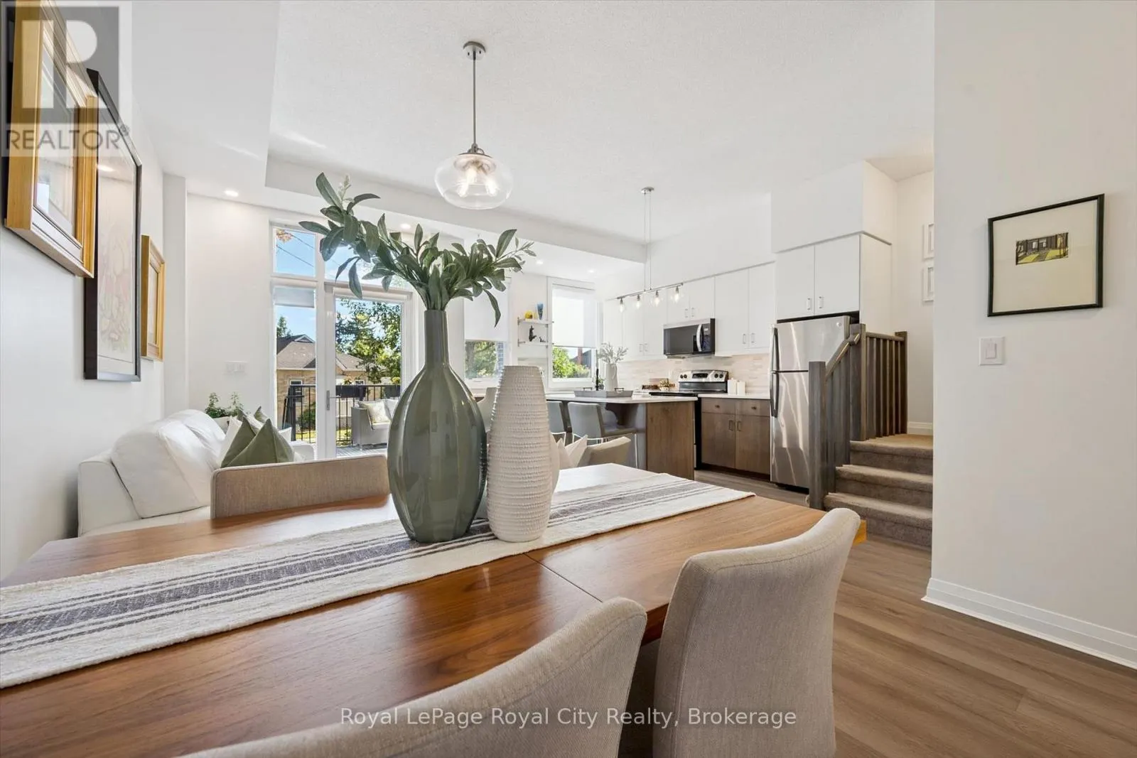 AT7 - 53 ARTHUR STREET S #AT7