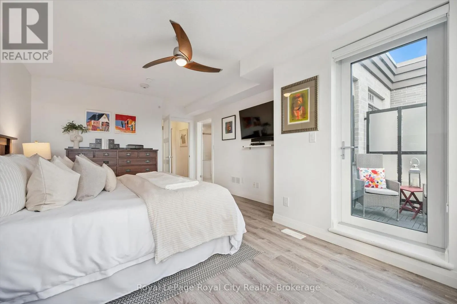 AT7 - 53 ARTHUR STREET S #AT7